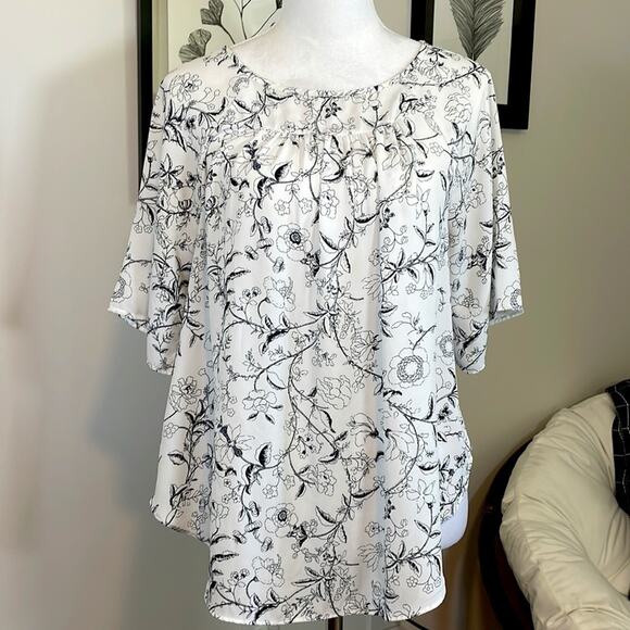 🤩3 for $30 Bundle Deal🤩
LOFT blue and white flowy blouse - Picture 1 of 7